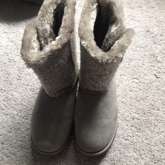 grey boots - Picture 1 of 3